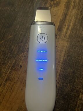 Vanity Planet Essia Ultrasonic Lifting & Exfoliating Moisturizing Face Wand